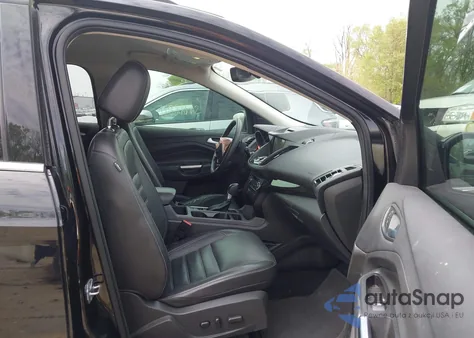 2017 Ford Escape Titanium z USA, uszkodzony, nr VIN 1FMCU9JD4HUE95391